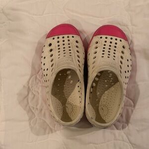 Native Kids Cream and Pink Water Shoes